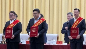 12月8日，甘肅省促進(jìn)民營(yíng)經(jīng)濟(jì)高質(zhì)量發(fā)展大會(huì)在蘭州召開(kāi)，董事長(zhǎng)王浩宇參加此次大會(huì)，榮獲”甘肅省優(yōu)秀中國(guó)特色社會(huì)主義事業(yè)建設(shè)者”稱(chēng)號(hào)并做了交流發(fā)言。”